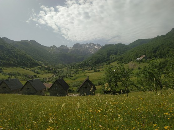 Rezervo Hotel Alpini Lepushe, Hotel me Mengjes, Bujtina Hotel Alpini Lepushe, Bjeshket E Kelmendit Shkoder, Nga Agro Turizmi Albania